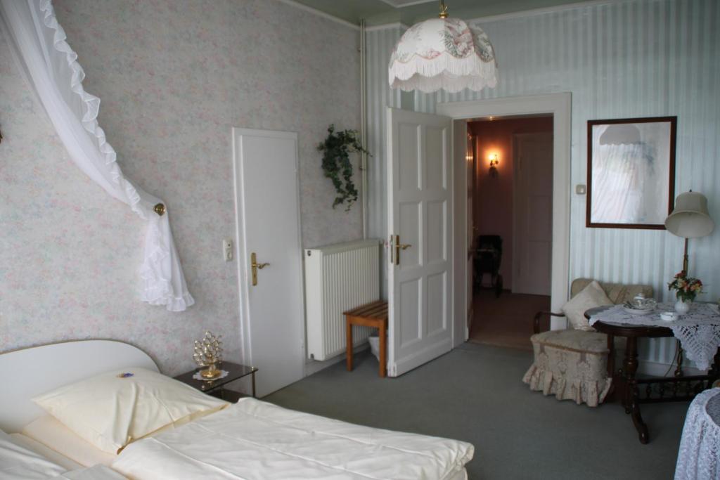 Hotel Villa Koenigin Luise Bad Pyrmont Ruang foto