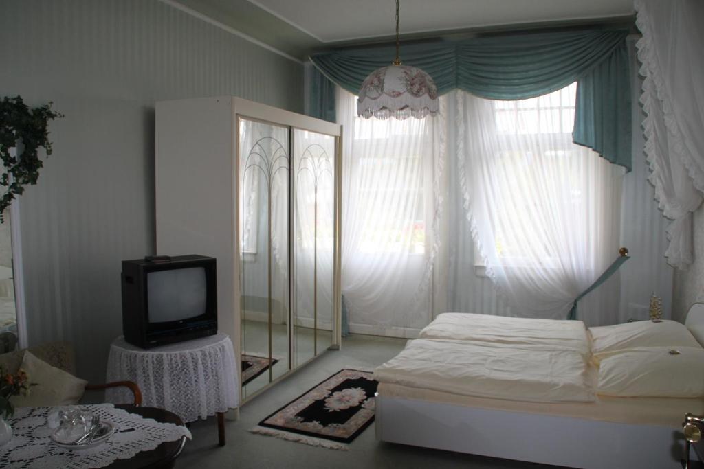Hotel Villa Koenigin Luise Bad Pyrmont Ruang foto
