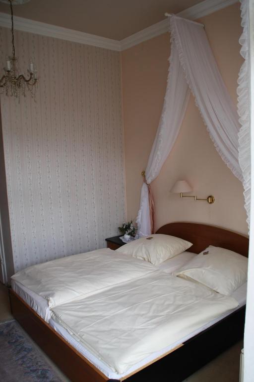 Hotel Villa Koenigin Luise Bad Pyrmont Ruang foto