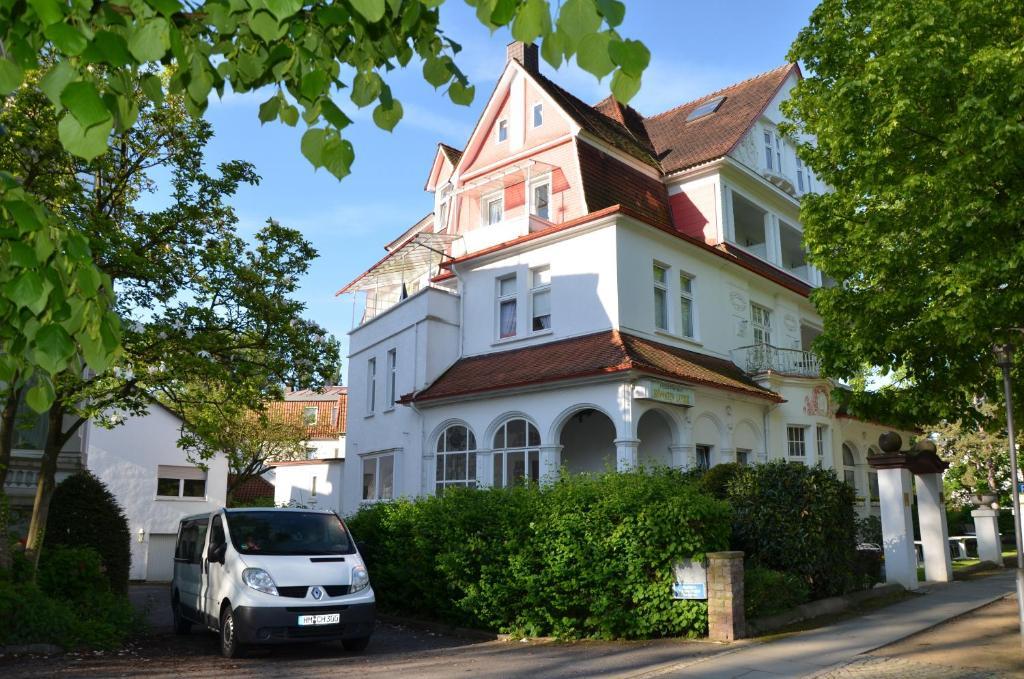 Hotel Villa Koenigin Luise Bad Pyrmont Bagian luar foto